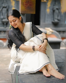Ahaana Krishna feet photo 9