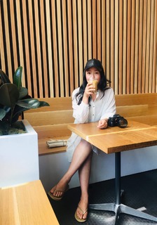 Ahney Her feet photo 1