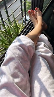 Ahsaas Channa feet photo 2
