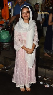 Ahsaas Channa feet photo 9