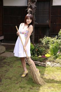 Ai Shinozaki feet photo thumbnail