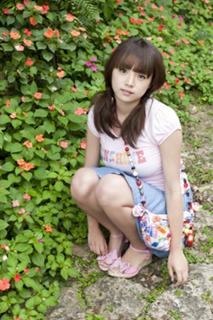 Ai Shinozaki feet photo thumbnail