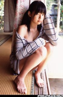 Ai Shinozaki feet photo thumbnail
