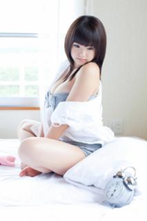 Ai Shinozaki feet photo thumbnail