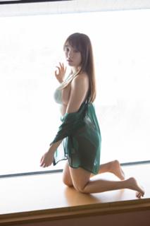 Ai Shinozaki feet photo thumbnail