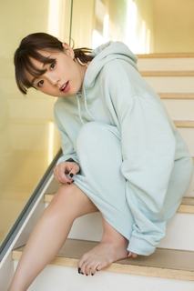 Ai Shinozaki feet photo thumbnail
