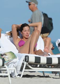 Aida Yespica feet photo thumbnail