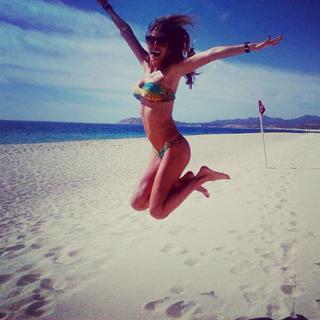 Aida Yespica feet photo thumbnail