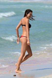 Aida Yespica feet photo thumbnail