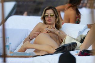 Aida Yespica feet photo thumbnail