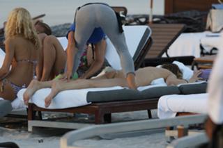 Aida Yespica feet photo thumbnail