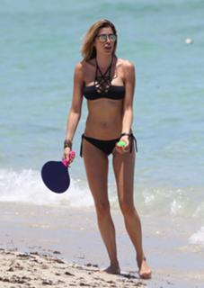 Aida Yespica feet photo thumbnail