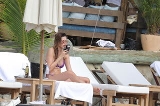 Aida Yespica feet photo thumbnail