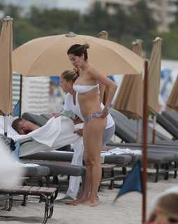 Aida Yespica feet photo thumbnail