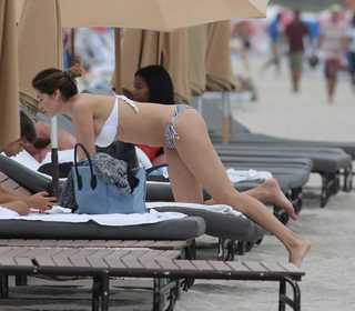 Aida Yespica feet photo thumbnail