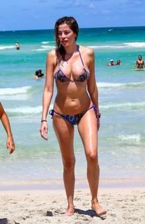 Aida Yespica feet photo thumbnail