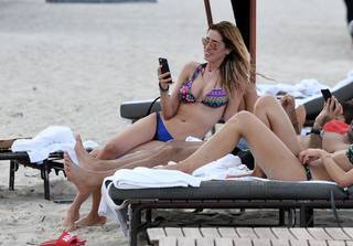 Aida Yespica feet photo thumbnail