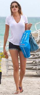 Aida Yespica feet photo thumbnail
