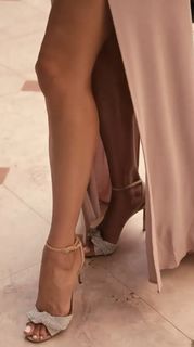 Aida Yespica feet photo thumbnail
