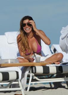 Aida Yespica feet photo thumbnail