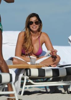 Aida Yespica feet photo thumbnail