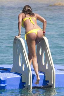Aida Yespica feet photo thumbnail