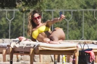 Aida Yespica feet photo thumbnail