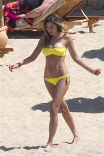 Aida Yespica feet photo thumbnail