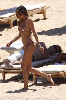 Aida Yespica feet photo thumbnail
