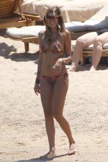 Aida Yespica feet photo thumbnail