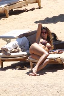 Aida Yespica feet photo thumbnail