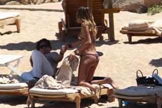 Aida Yespica feet photo thumbnail