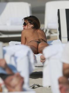 Aida Yespica feet photo thumbnail