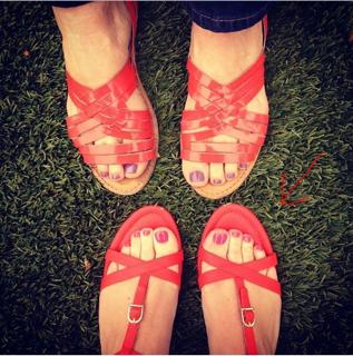 Aidy Bryant feet photo 3