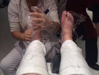 Aidy Bryant feet photo 11