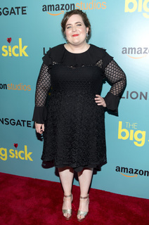 Aidy Bryant feet photo 9