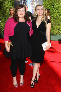 Aidy Bryant feet photo 4