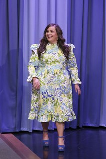 Aidy Bryant feet photo 15
