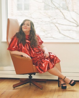 Aidy Bryant feet photo 13