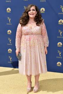Aidy Bryant feet photo 8