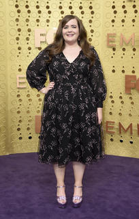 Aidy Bryant feet photo 7