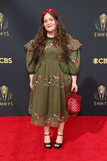 Aidy Bryant feet photo 3