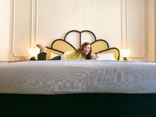 Aidy Bryant feet photo 1