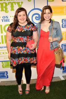 Aidy Bryant feet photo 18