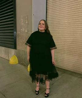 Aidy Bryant feet photo 5