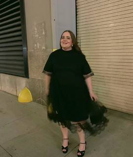 Aidy Bryant feet photo 4
