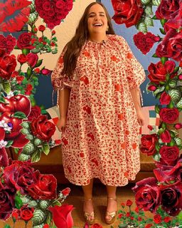 Aidy Bryant feet photo 3