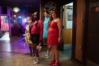 Aidy Bryant feet photo 15