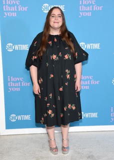 Aidy Bryant feet photo 14