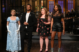 Aidy Bryant feet photo 6